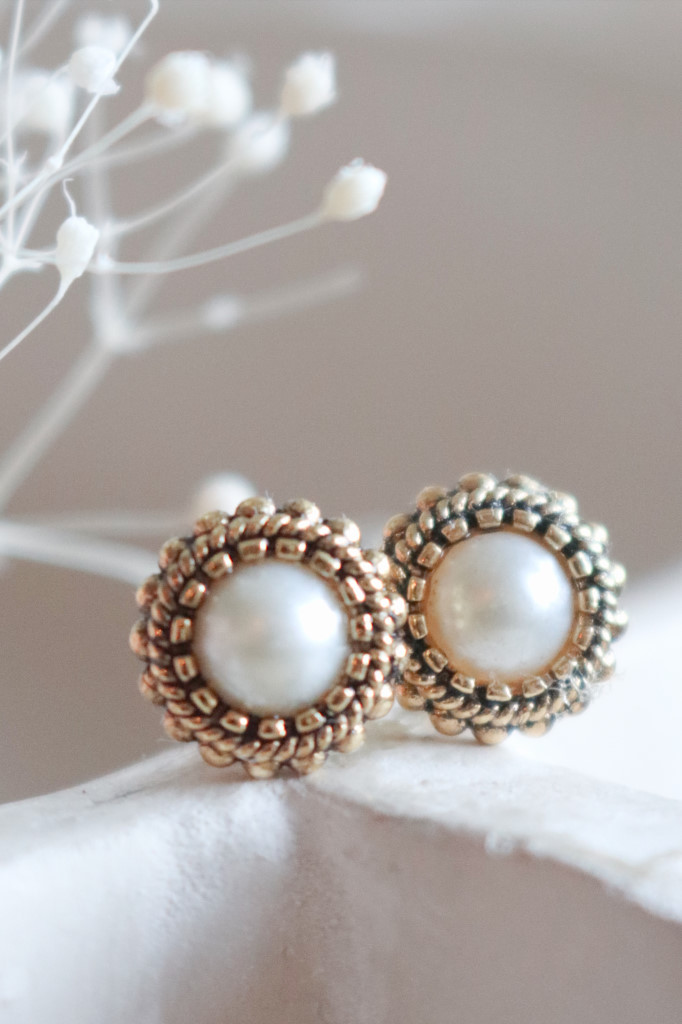 Gold geschwärzt Ohrenstecker Perle Art. nr. OHs96