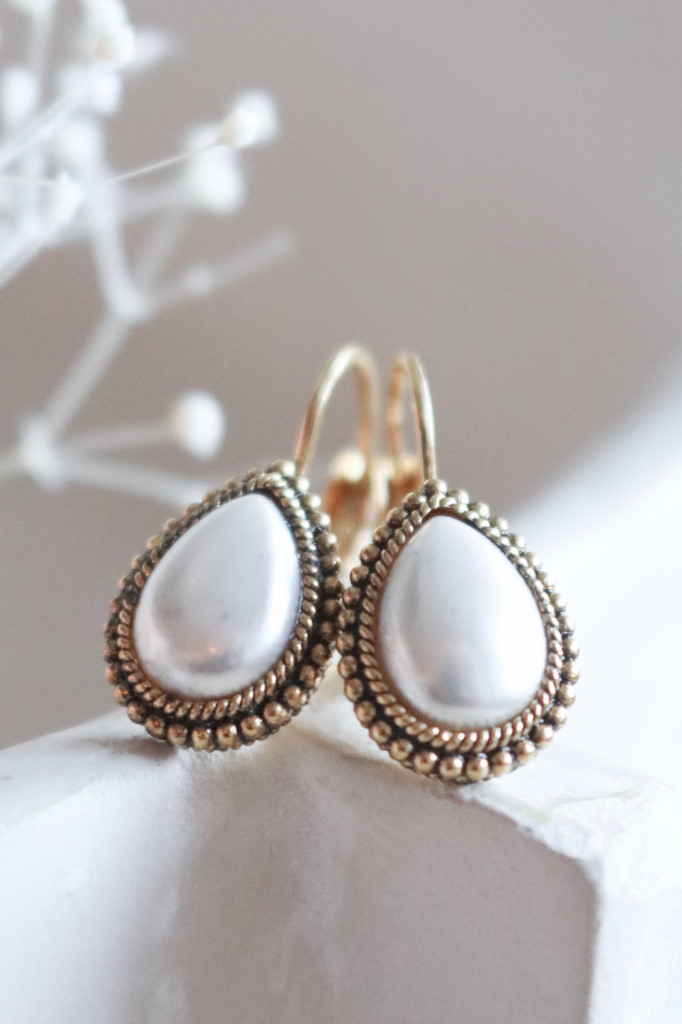 Gold Ohrenhänger Yette geschwärzt Perle Art. nr. OHs9696PTWP