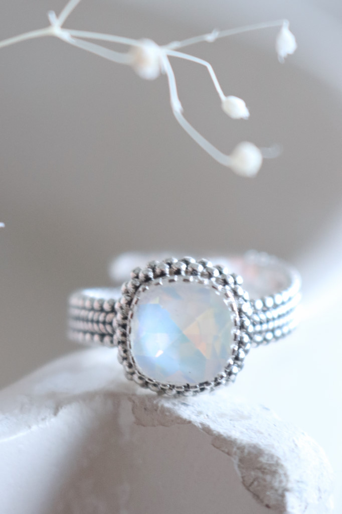 Silber Fingerring Elenor geschwärzt weiss Art. nr. FR101079CHWO