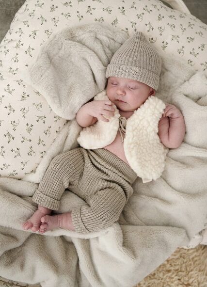 Babyweste aus cremefarbener Wolle Art nr. Bs 9081