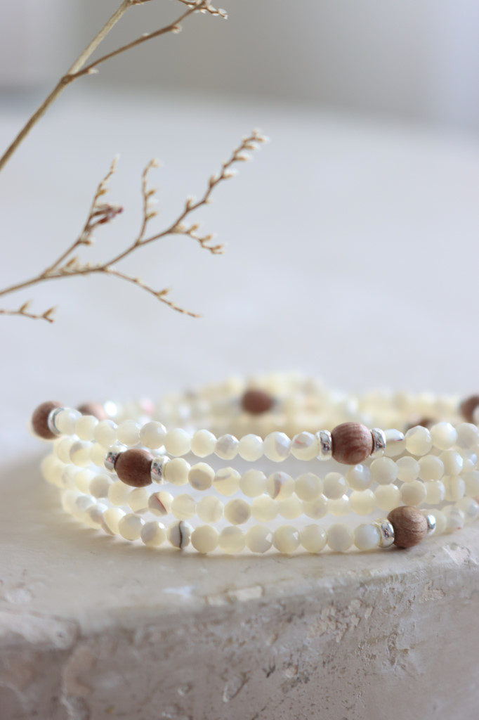 Silber Armkette Refine Perlmutt Holz Da Shanti Art. nr. AH88-2157-04-2-2