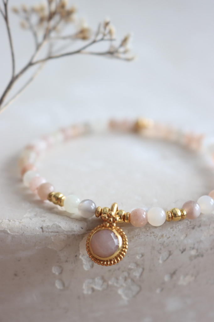 Gold Armband Harmonic Mondstein nude Da Shanti Art. nr. AB88-2151-2-02-GG