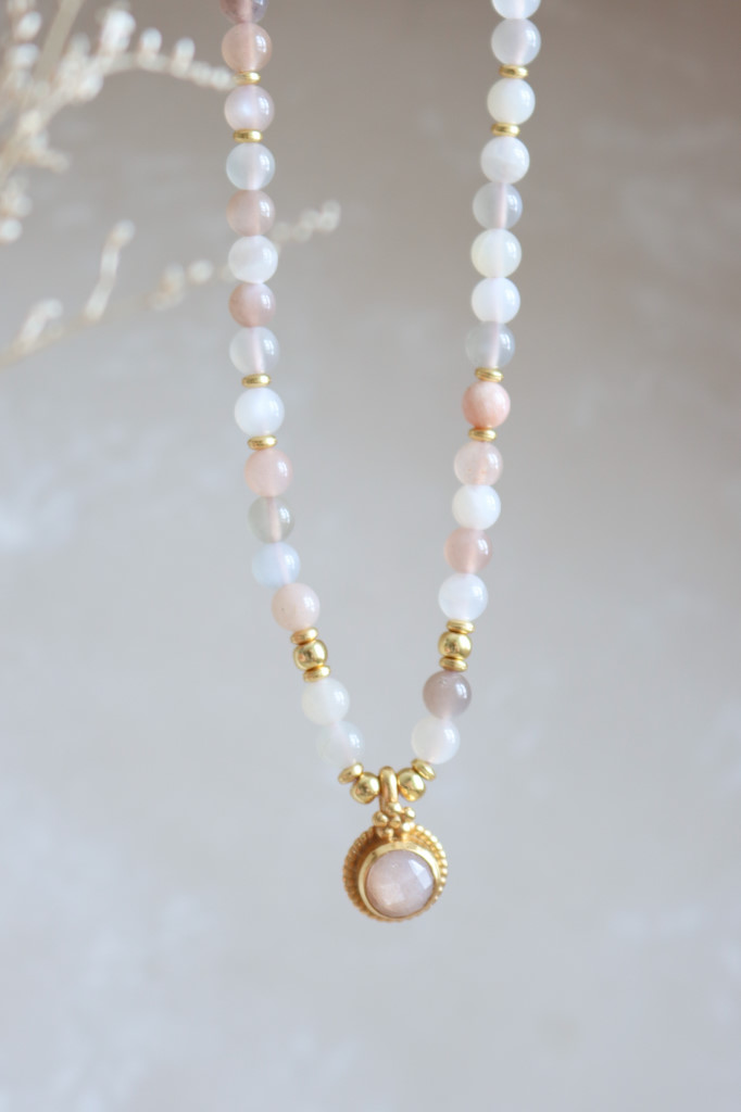 Gold Halskette Harmonic Mondstein nude Da Shanti Art. nr. HK88-2151-1-02-GG