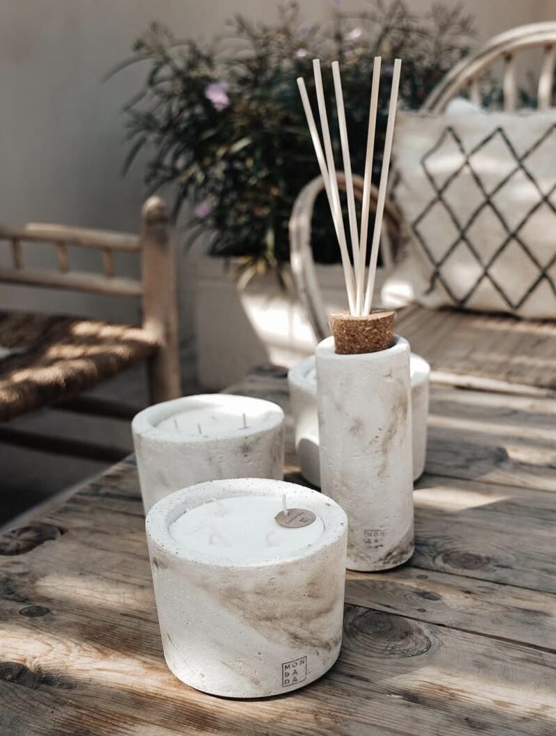 Urban Indoor Kerze, mittelgroß – Ecru Mon da da Art nr. Mo08