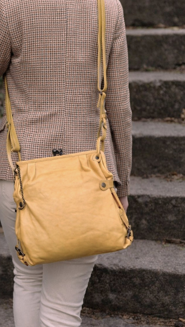 Sale LEDERTASCHE MRS TEA CAKE aunts and uncles curry powder gelb NR. T 908