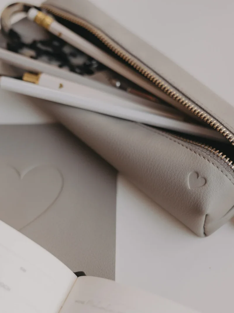 Federtasche Herz grau Eulenschnitt Art nr. E 904