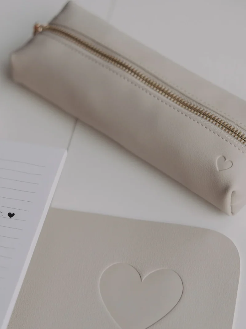 Federtasche Herz taupe  Eulenschnitt Art nr. E 9010