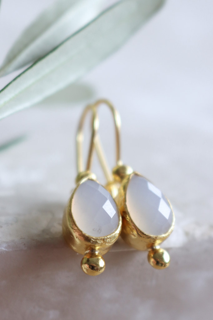 Gold Ohrenhänger Look Chalcedon weiss/grau TCS Art. nr. IFE01G