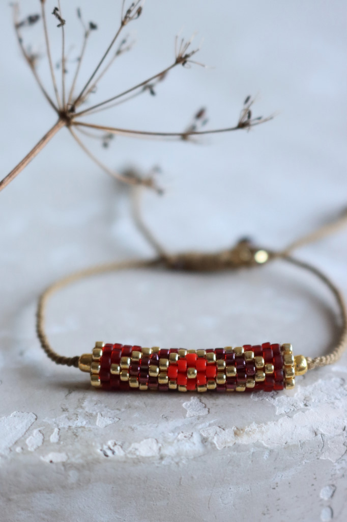 Gold Armband Myst Garnet  A beautiful Story Art. Nr. OH647