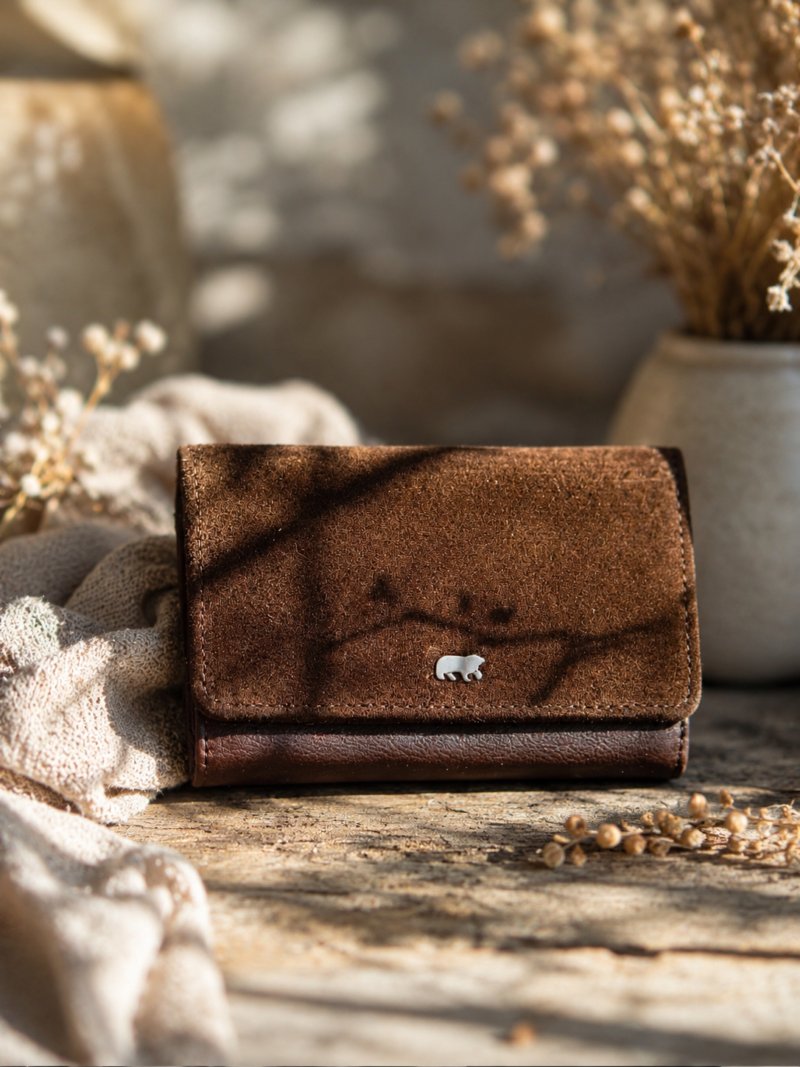 Geldbörse 'Flappie' aus Wildleder in dunkel brown  Bear Art nr. B 89